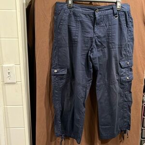 Woman Utility Capri by APT.9 size 16 navy blue